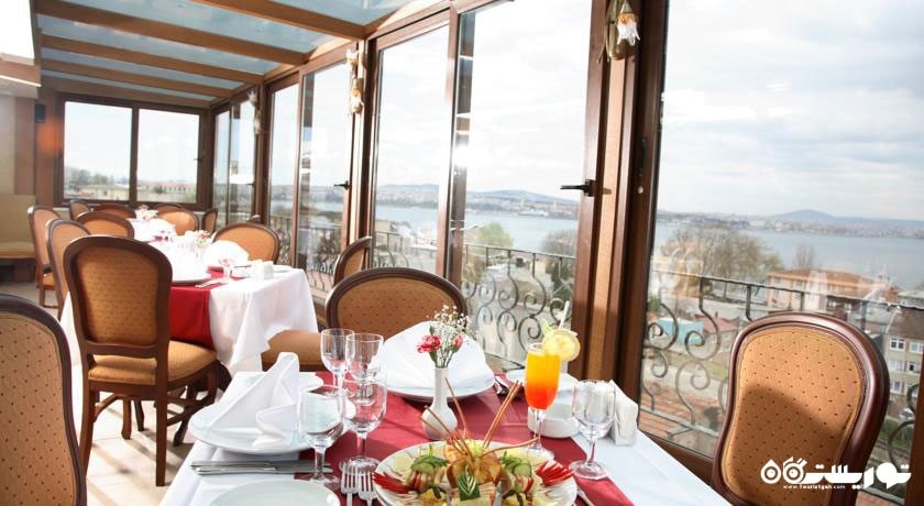 نمای رستوران هتل آزاده